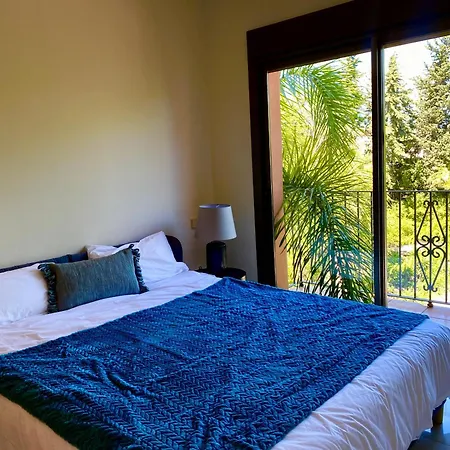 Seaview Penthouse In New Golden Mile
